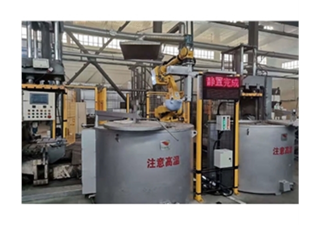 机器人自动浇铸单元